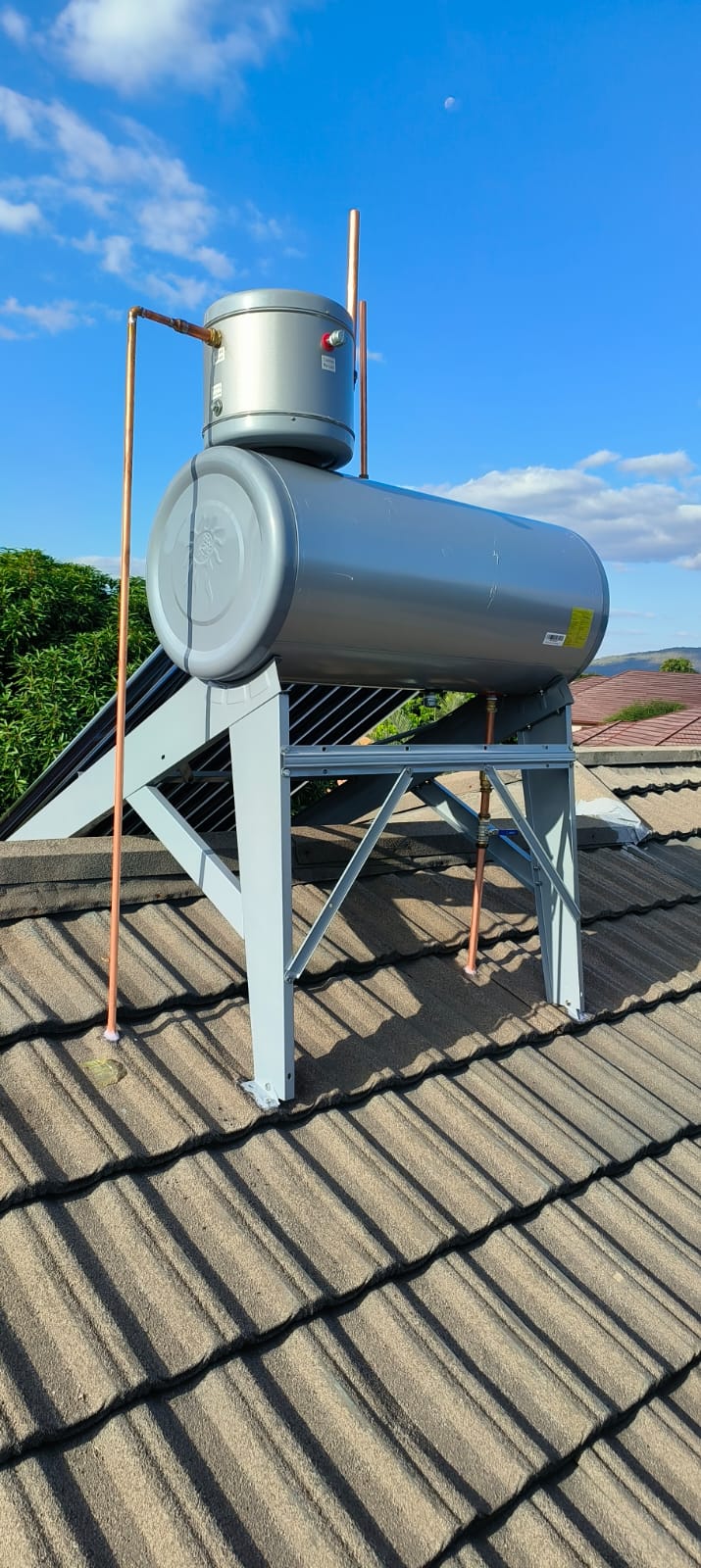 Solar geyser
